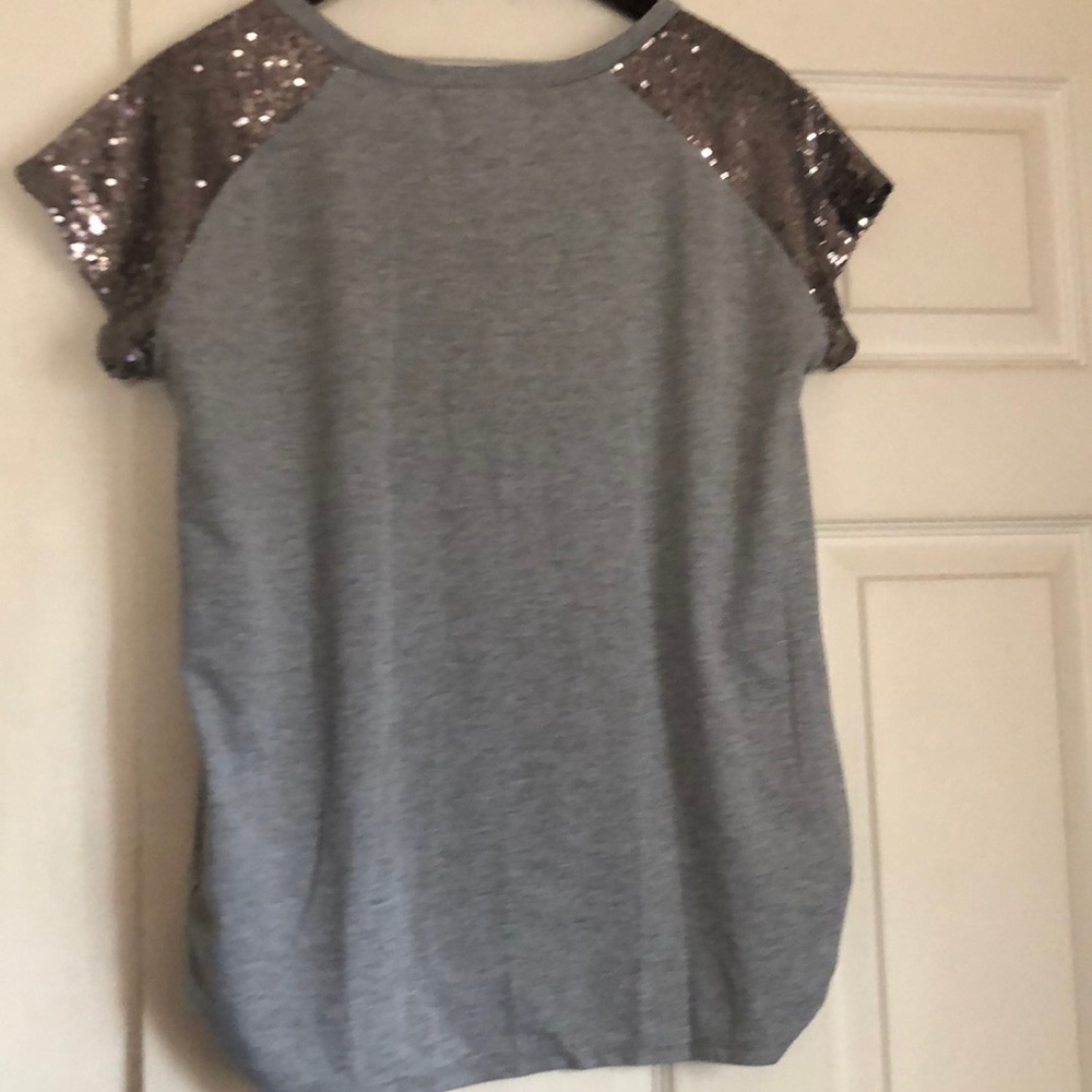 Short sequence sleeve Grey tee